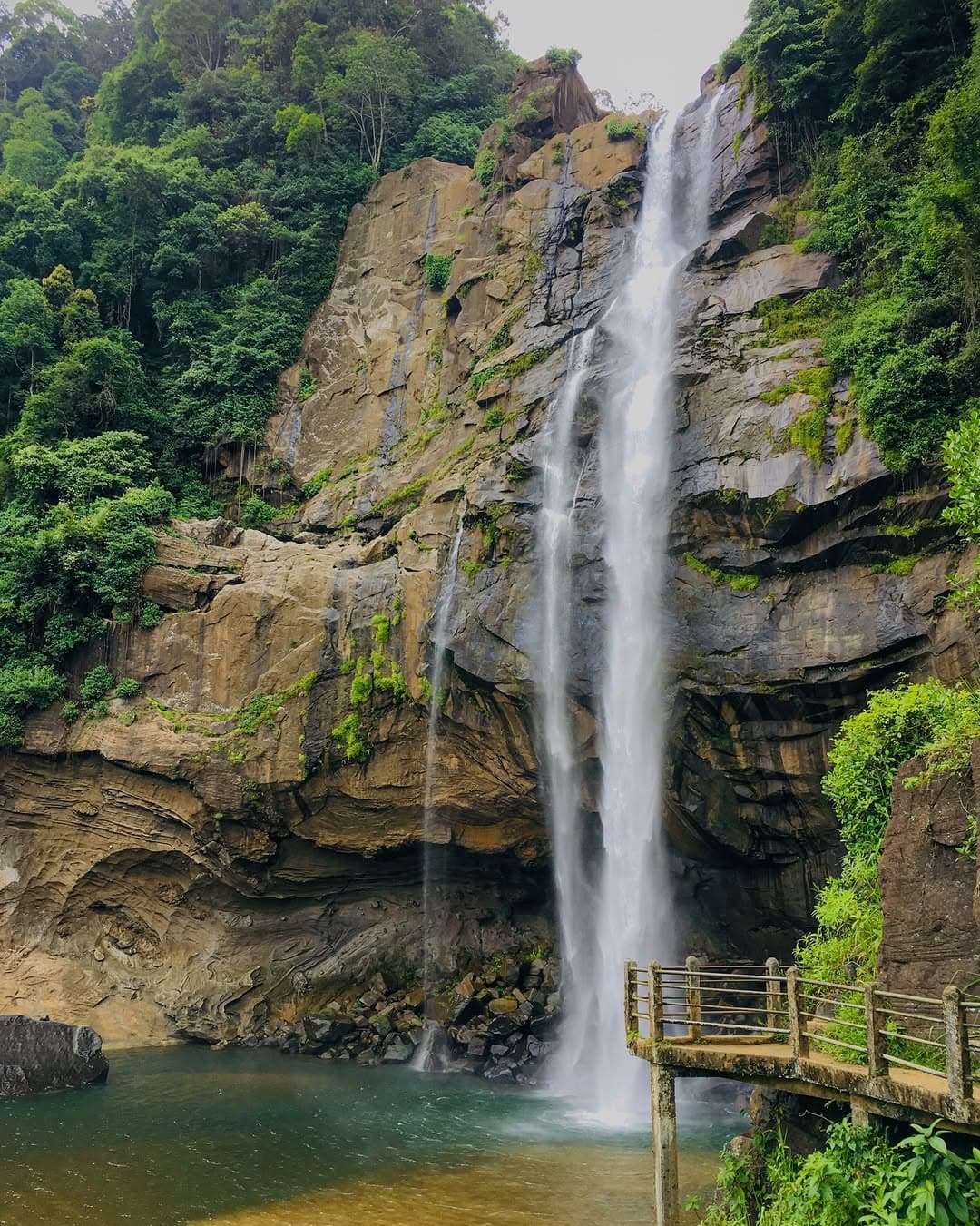 Aberdeen Falls - Beautiful waterfall in Sri Lanka