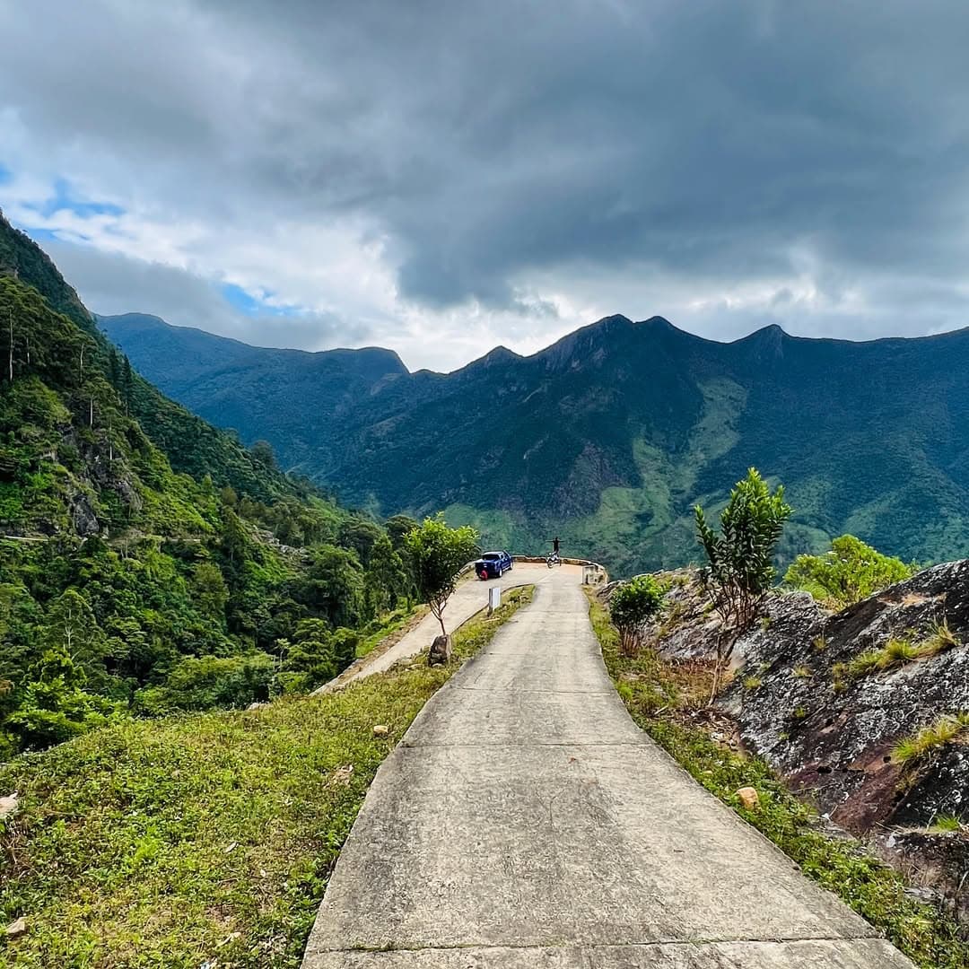 Bakers Bend with lush greenery and scenic views