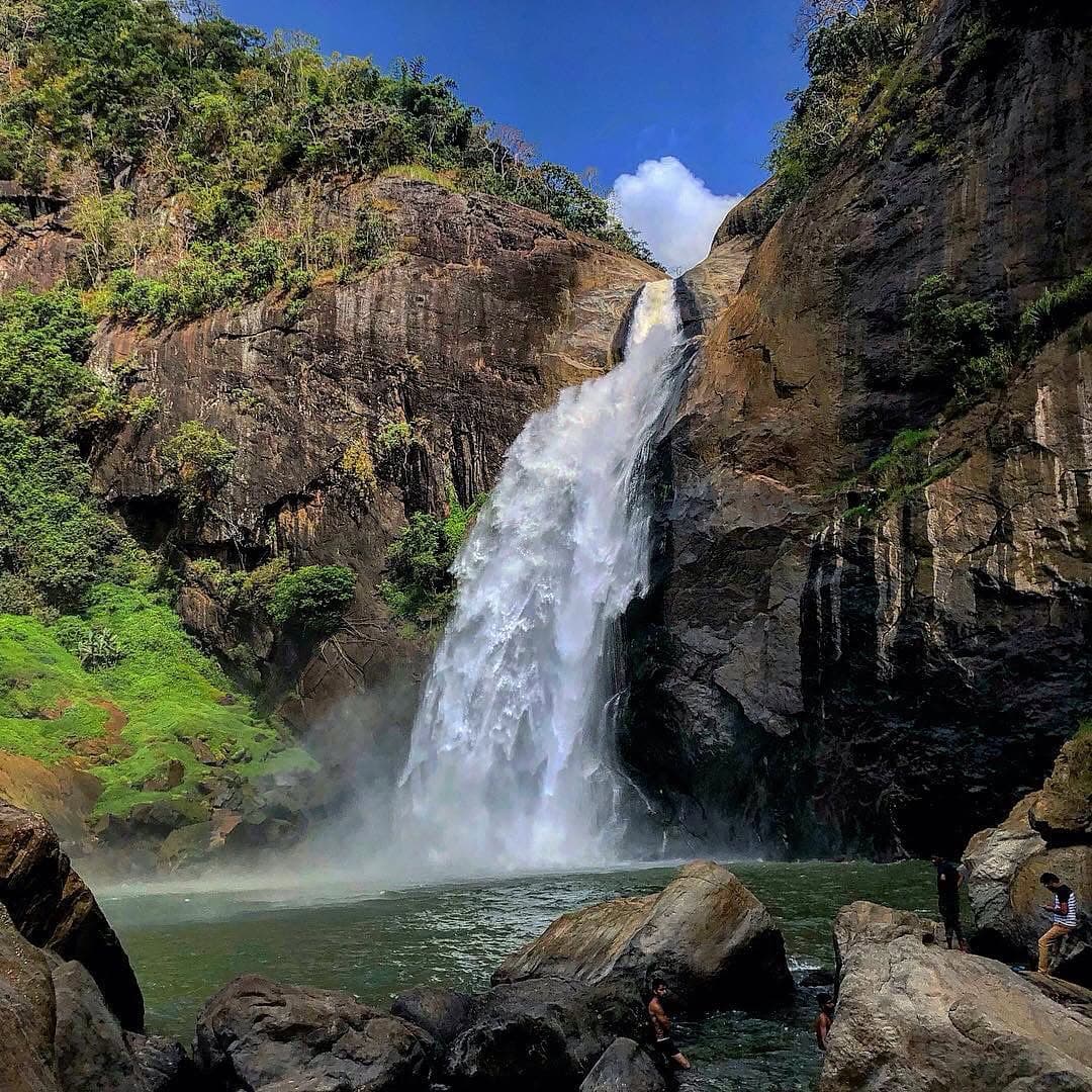 Dunhinda Falls - Beautiful waterfall in Sri Lanka