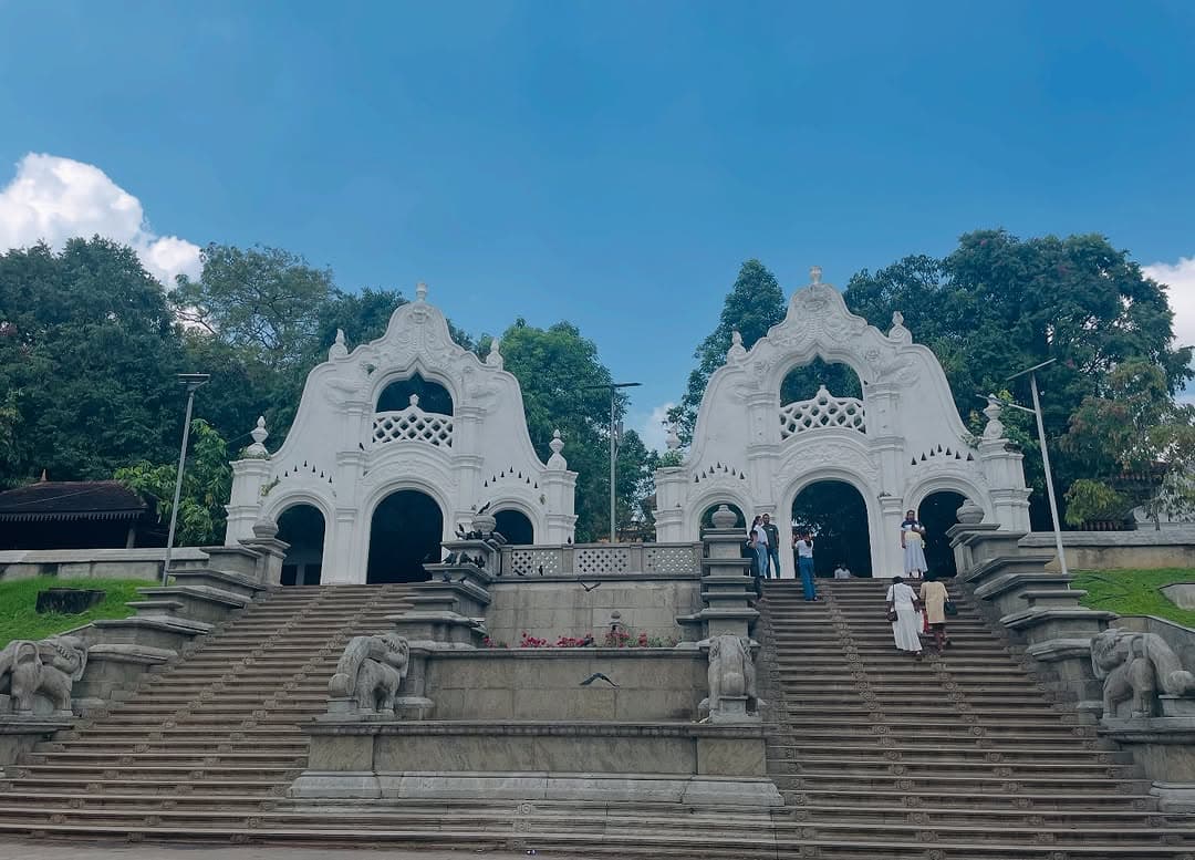 Kelaniya Raja Maha Vihara Buddhist temple with sacred stupa and ancient architecture