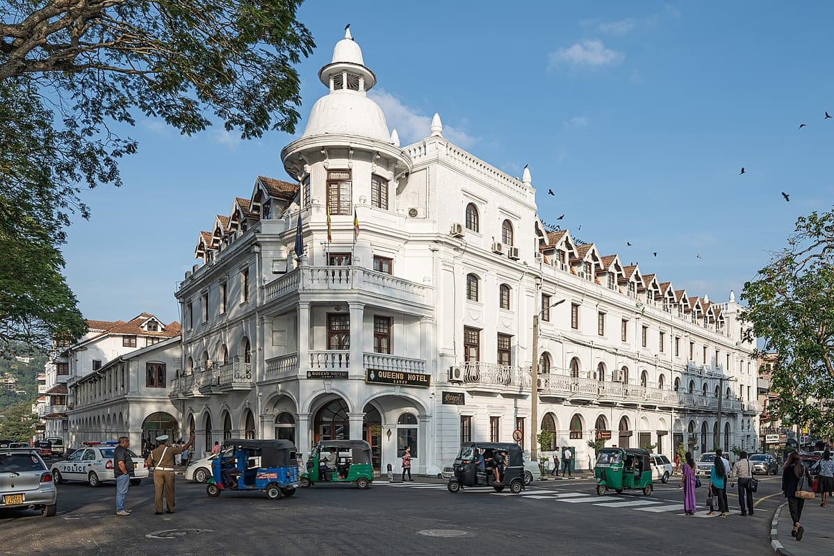 Panoramic view of Kandy Lake at sunset