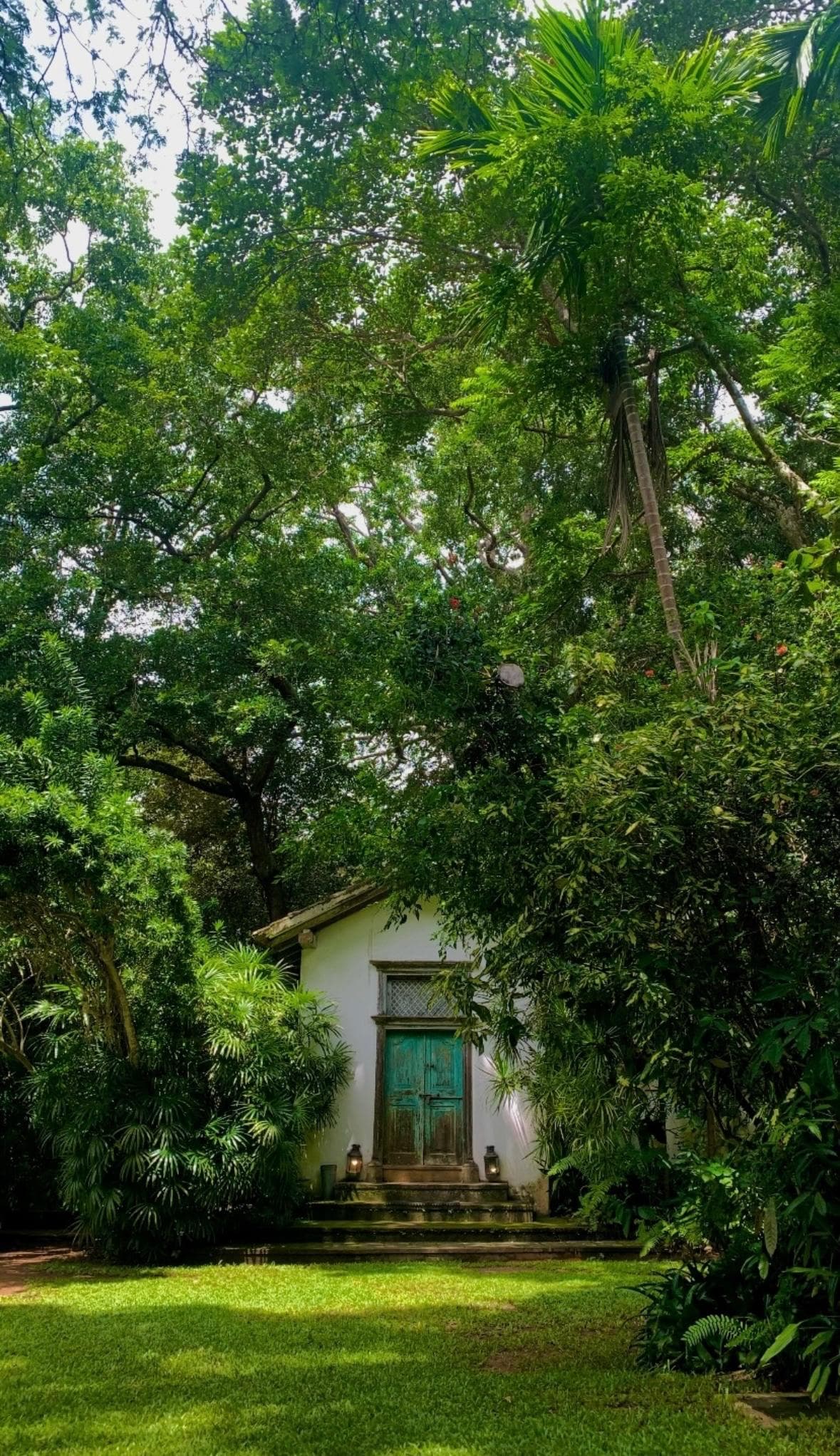 Detailed view of Buddha statue in Cave 1