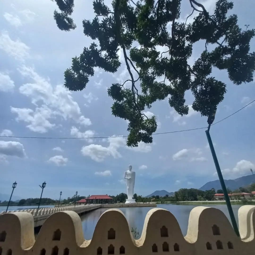 Ancient Bo tree at Mahiyangana Raja Maha Vihara with devotees offering prayers
