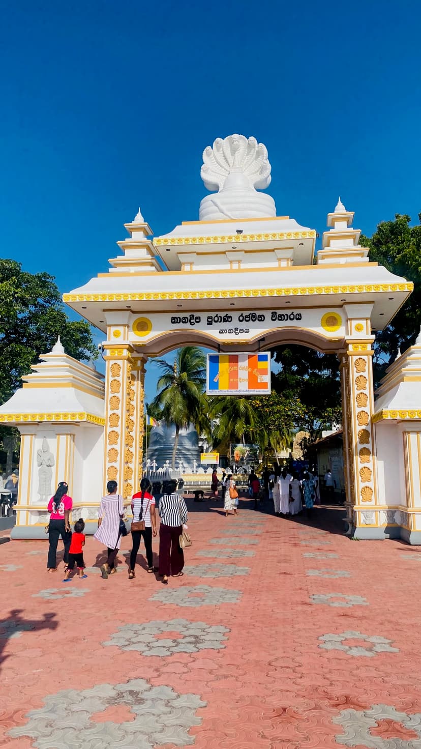 White stupa and shrine of Nagadeepa Purana Viharaya, Nainativu