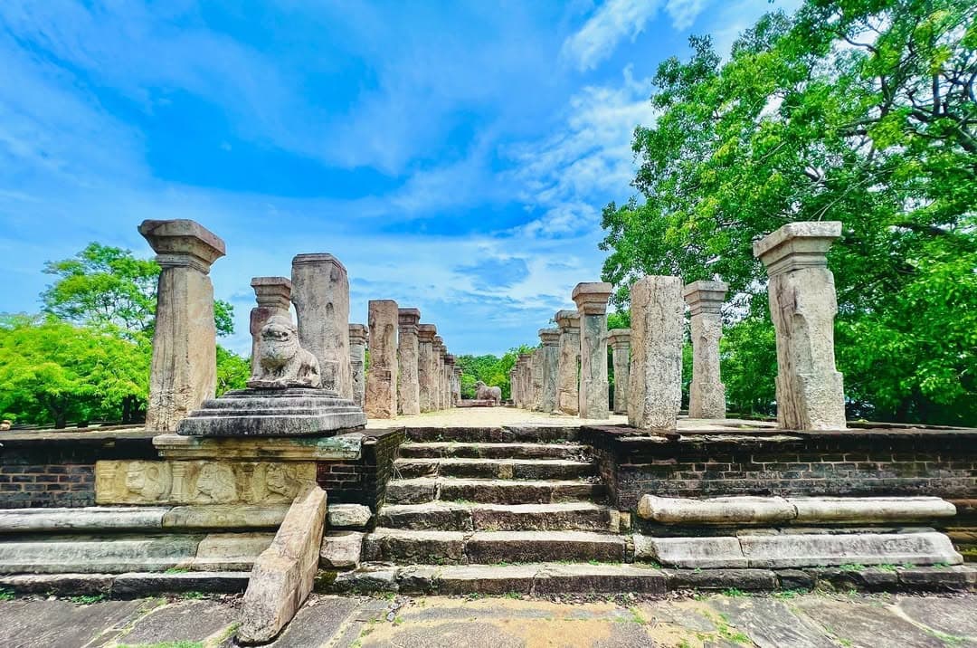 Nissanka Latha Mandapaya: Lotus-shaped stone pillars surrounding the central platform