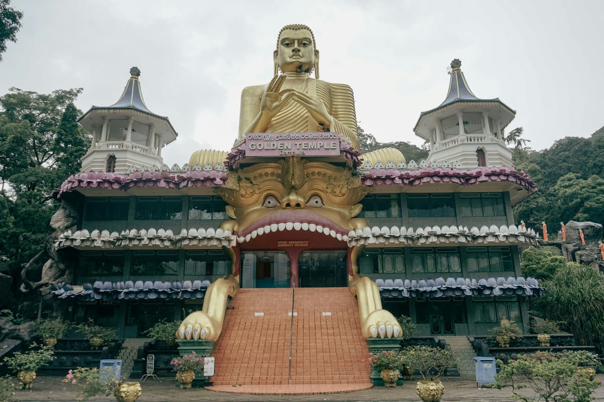 Dambulla Cave Temple
