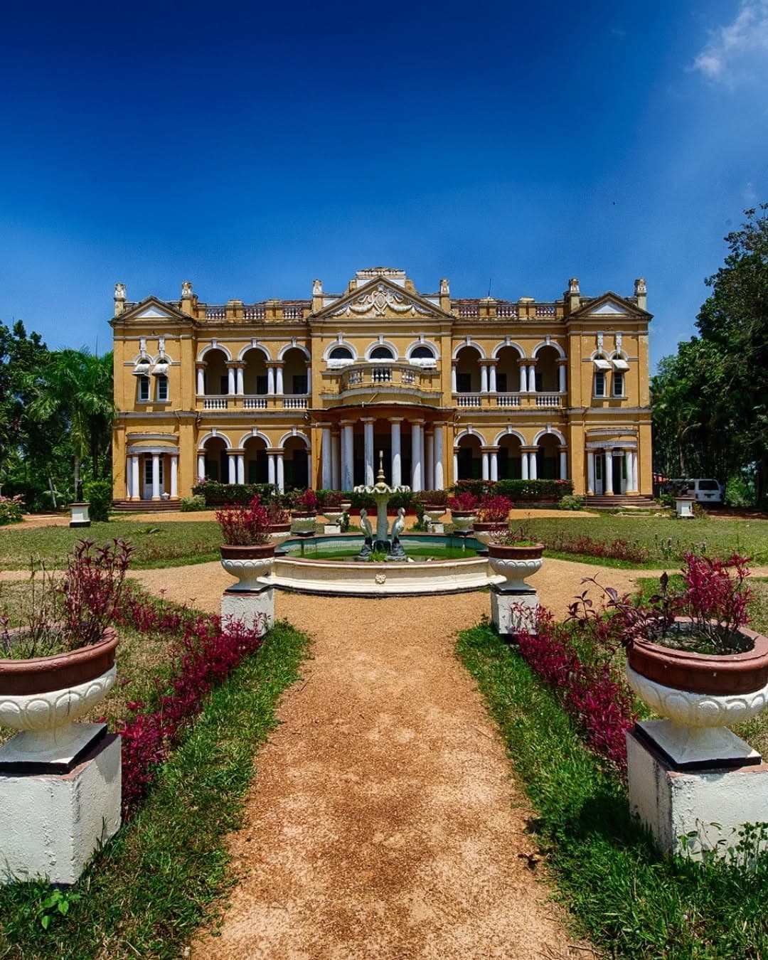 Richmond Castle with colonial architecture and lush gardens