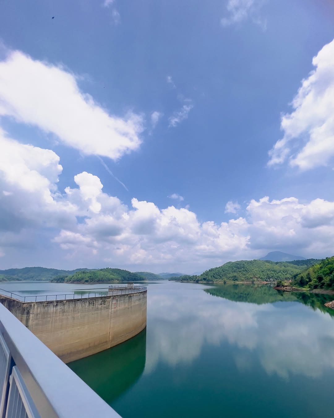 Samanala Wewa Reservoir with lush greenery and mountains