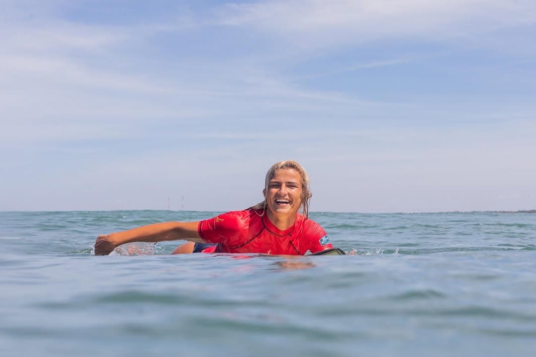 Surfer riding a wave at Arugam Bay Main Point
