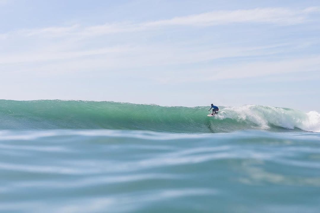 Surfer riding a wave at Arugam Bay Main Point